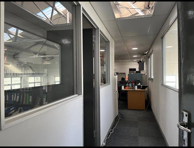 BUSINESS PROPERTY TO RENT IN CLAREMONT
